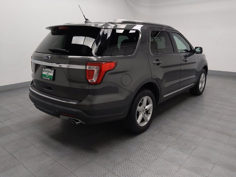 Used 2018 Ford Explorer XLT w/ Equipment Group 202A FWD image 9