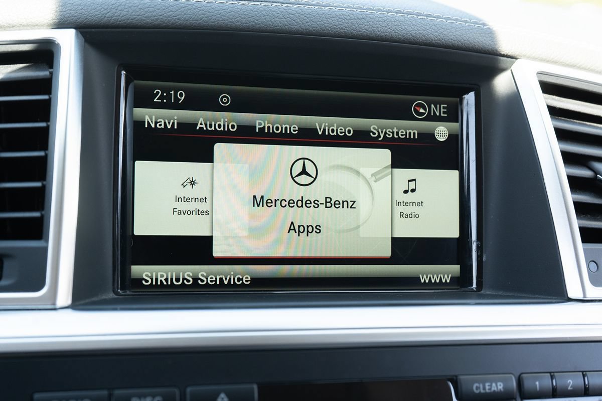 Used 2015 Mercedes-Benz GL 550 4MATIC image 35