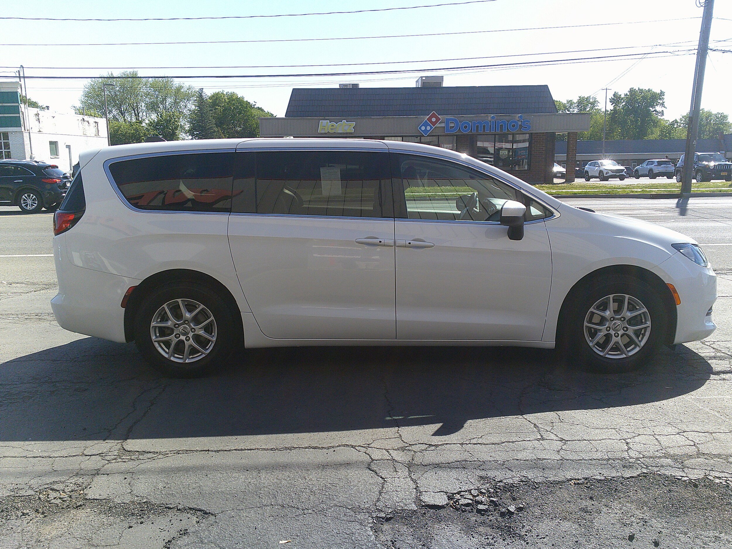 Used 2023 Chrysler Voyager LX FWD image 6