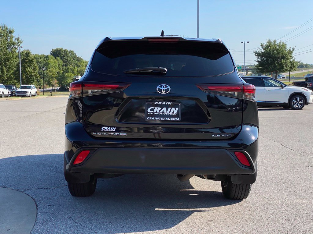 Used 2025 Toyota Highlander XLE AWD/4WD image 6