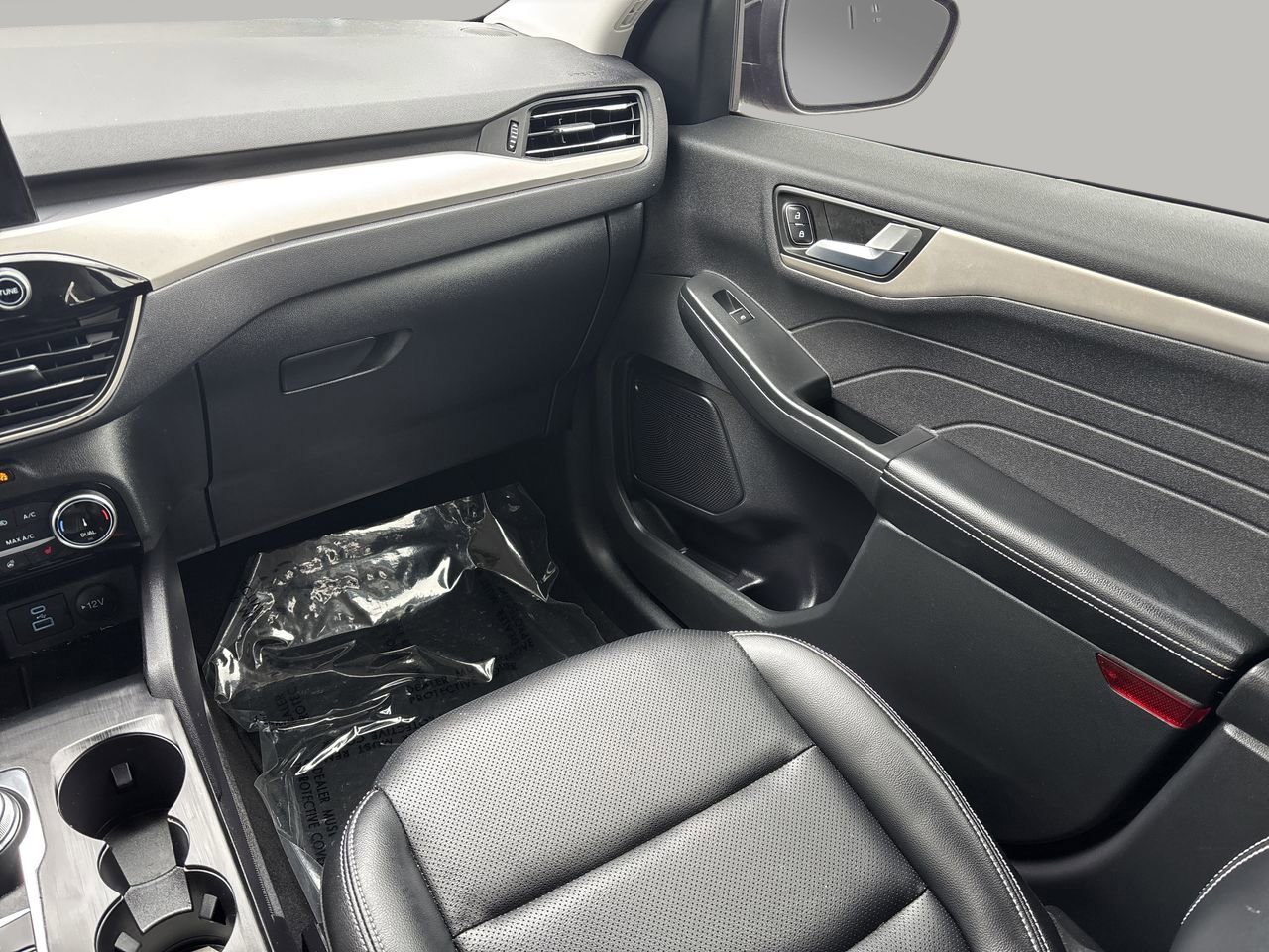 Used 2022 Ford Escape SEL image 16