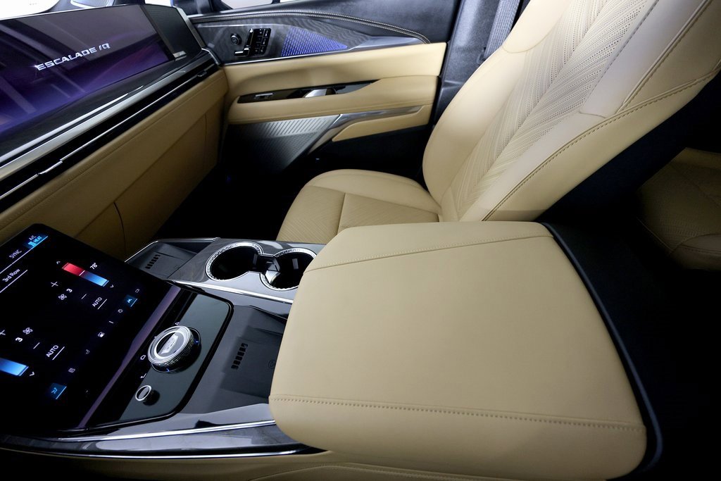 Used 2025 Cadillac Escalade IQ Sport 2 image 37