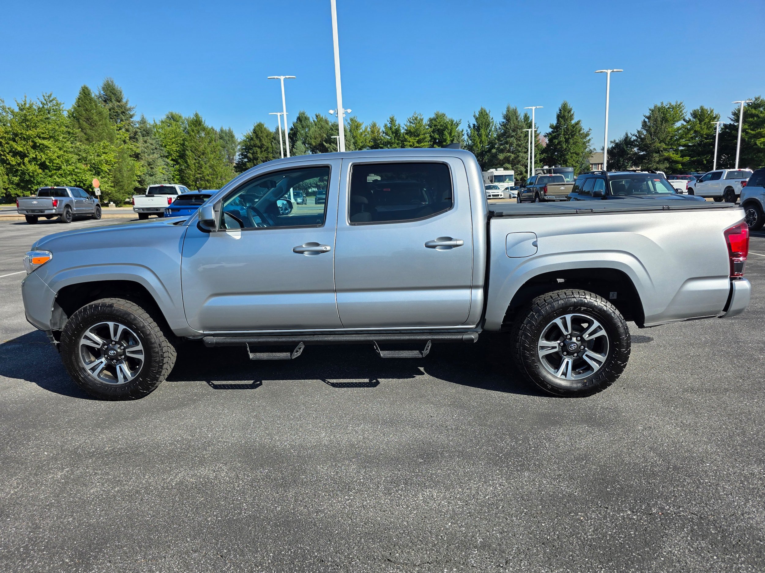 Used 2023 Toyota Tacoma SR AWD/4WD image 2