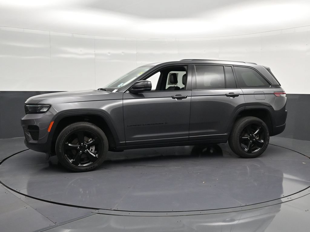 Used 2024 Jeep Grand Cherokee Altitude AWD/4WD image 7