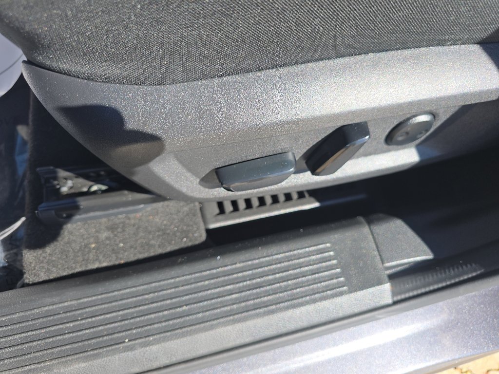 Used 2023 Nissan Rogue SV image 19