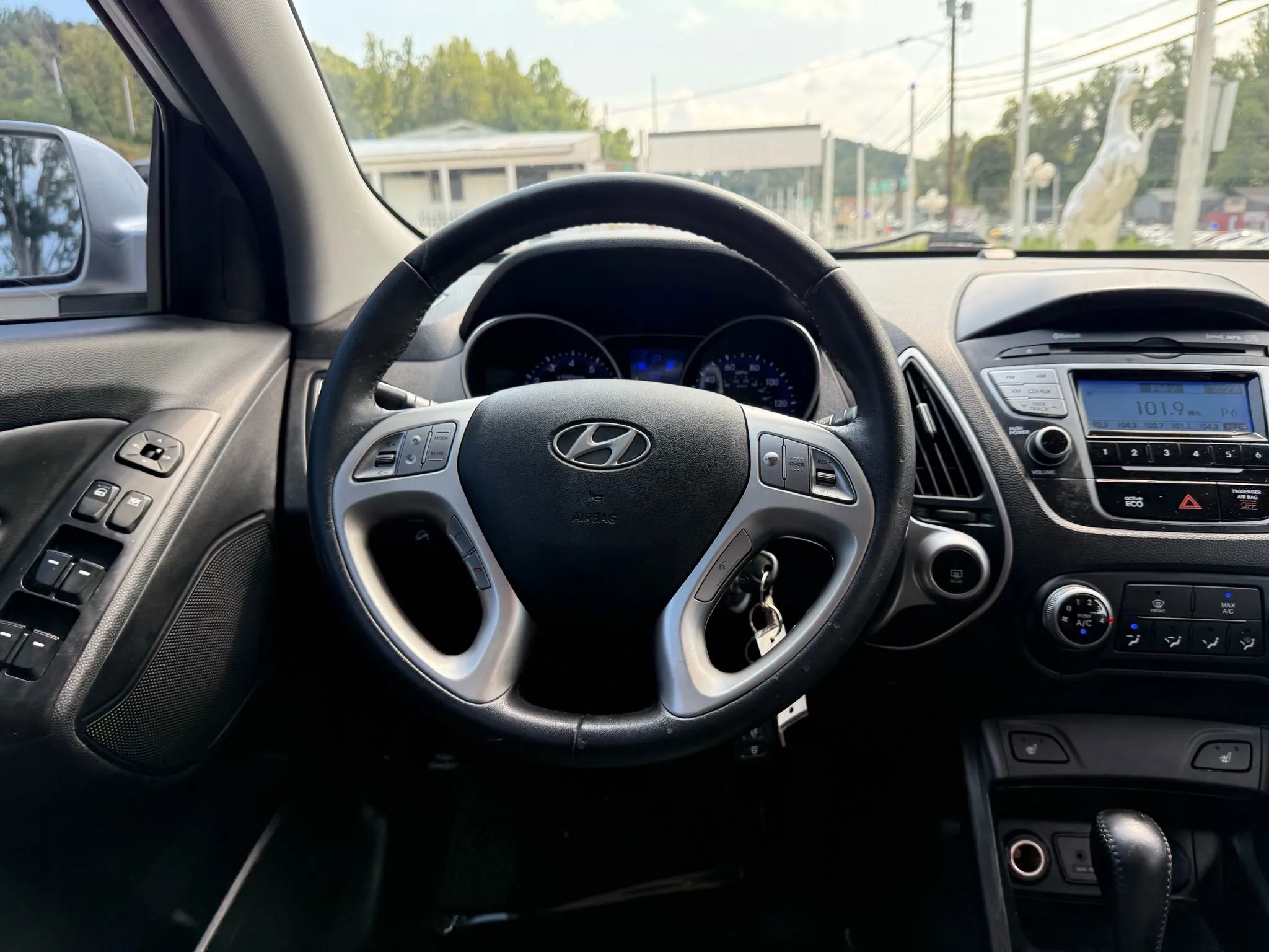 Used 2013 Hyundai Tucson GLS image 29