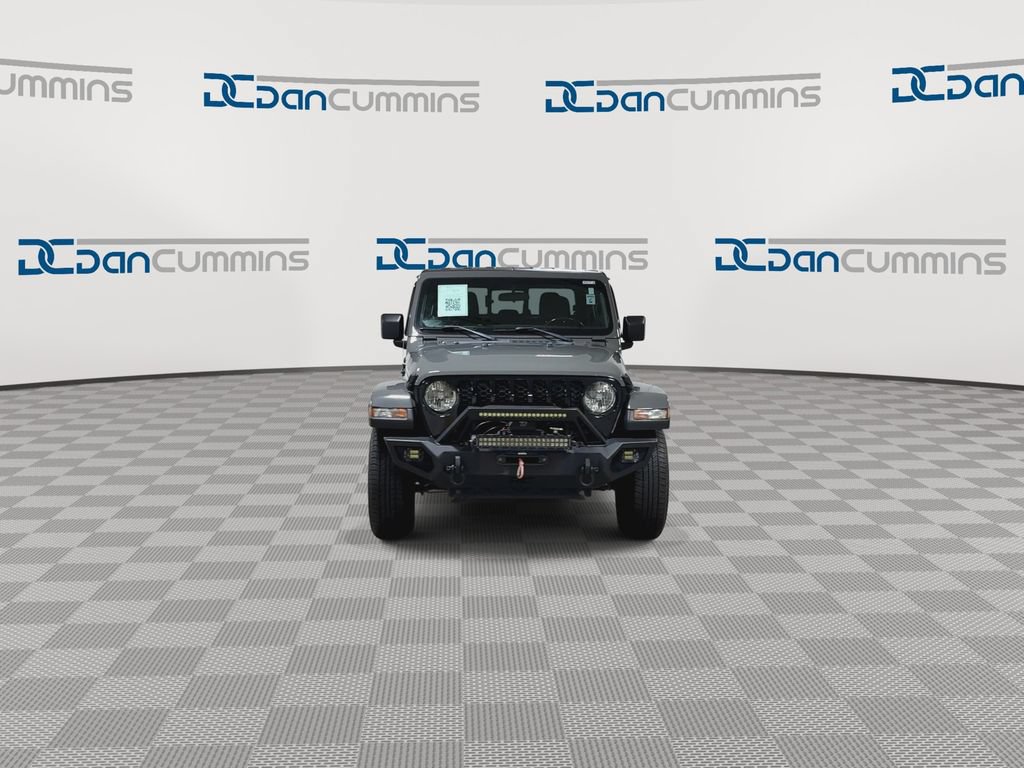 Used 2021 Jeep Gladiator Sport AWD/4WD image 4