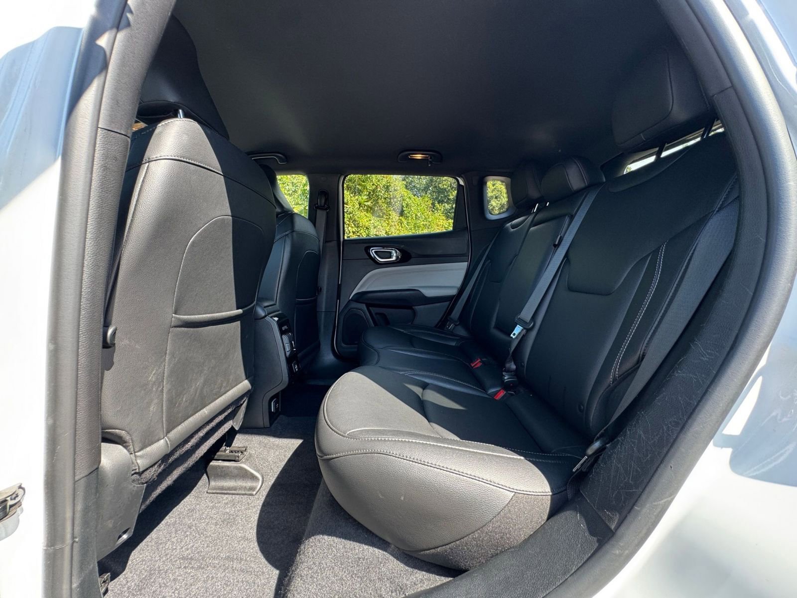 Used 2025 Jeep Compass Limited image 21