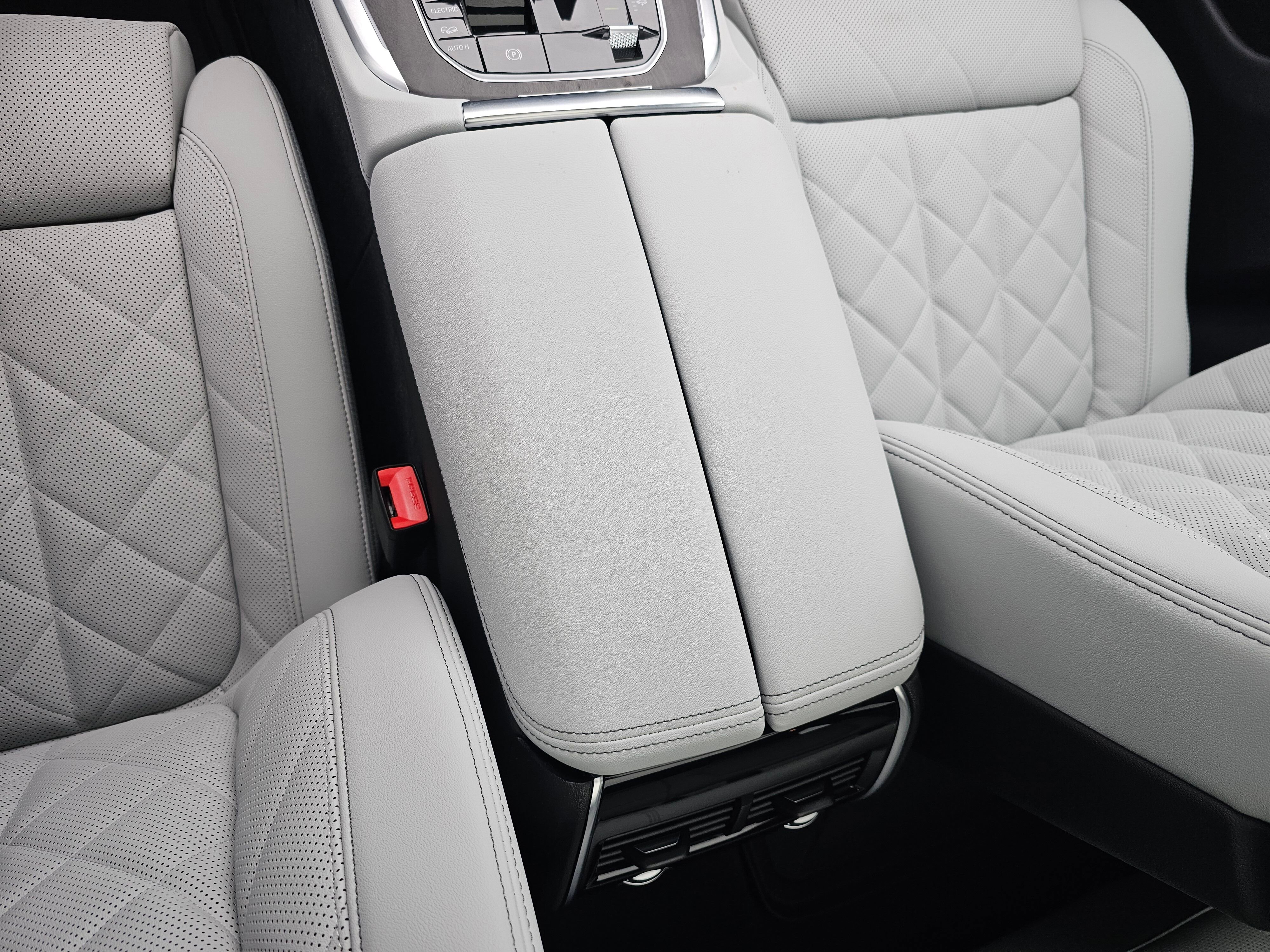 New 2026 BMW X5 xDrive50e w/ Executive Package image 56