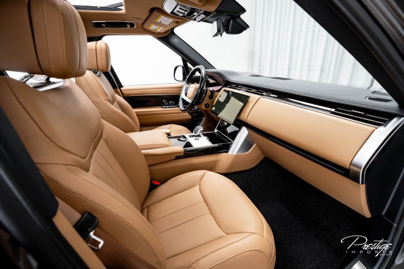 Used 2025 Land Rover Range Rover SE image 40