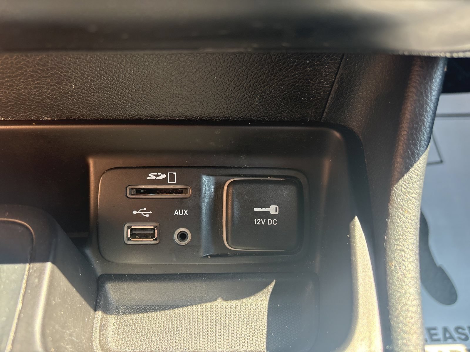 Used 2016 Jeep Cherokee Latitude w/ Cold Weather Group AWD/4WD image 25