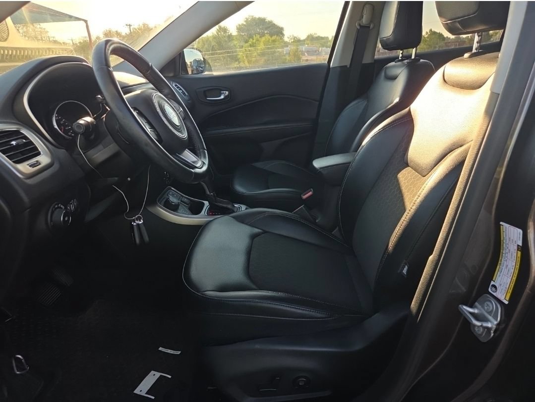Used 2018 Jeep Compass Latitude w/ Cold Weather Group AWD/4WD image 10