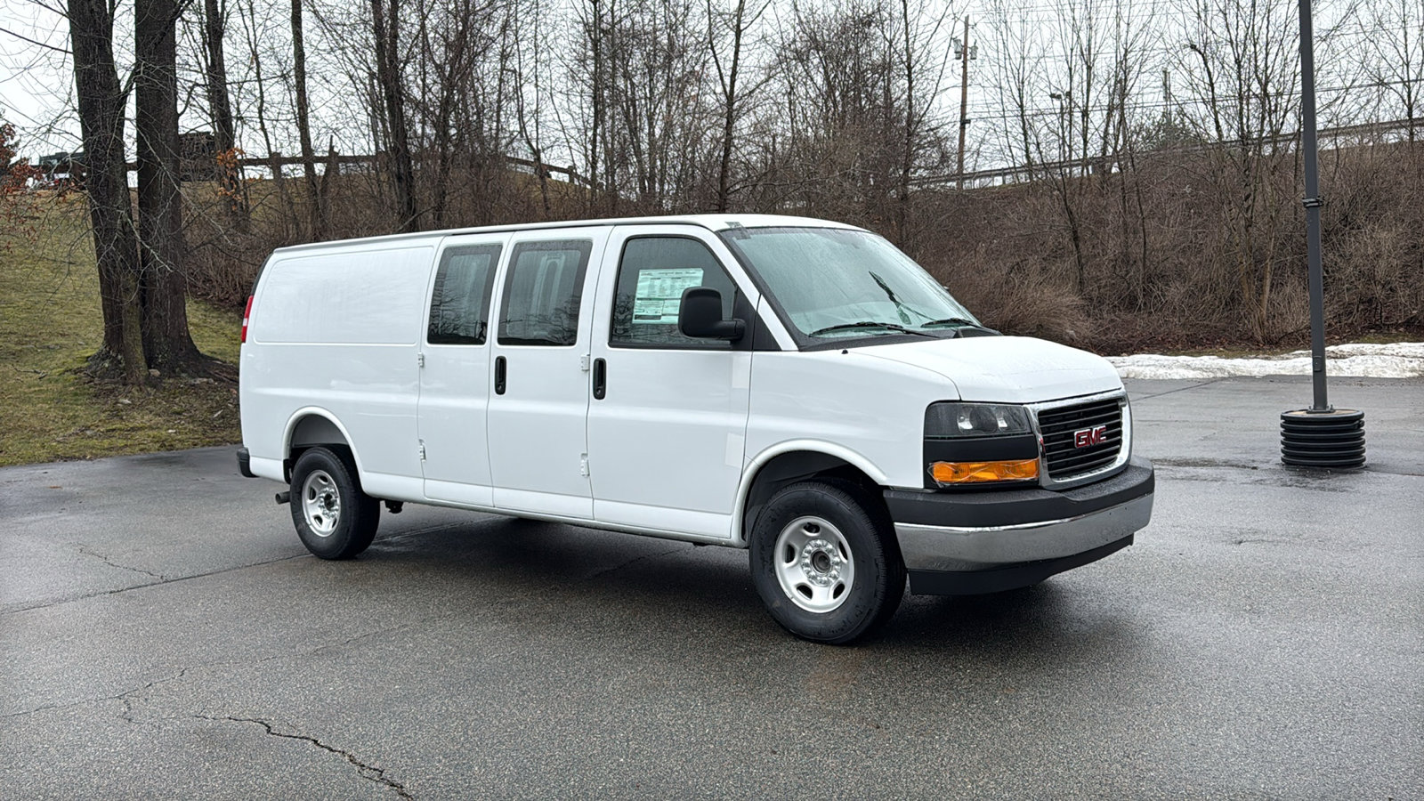 New 2026 GMC Savana 3500 Extended RWD image 2