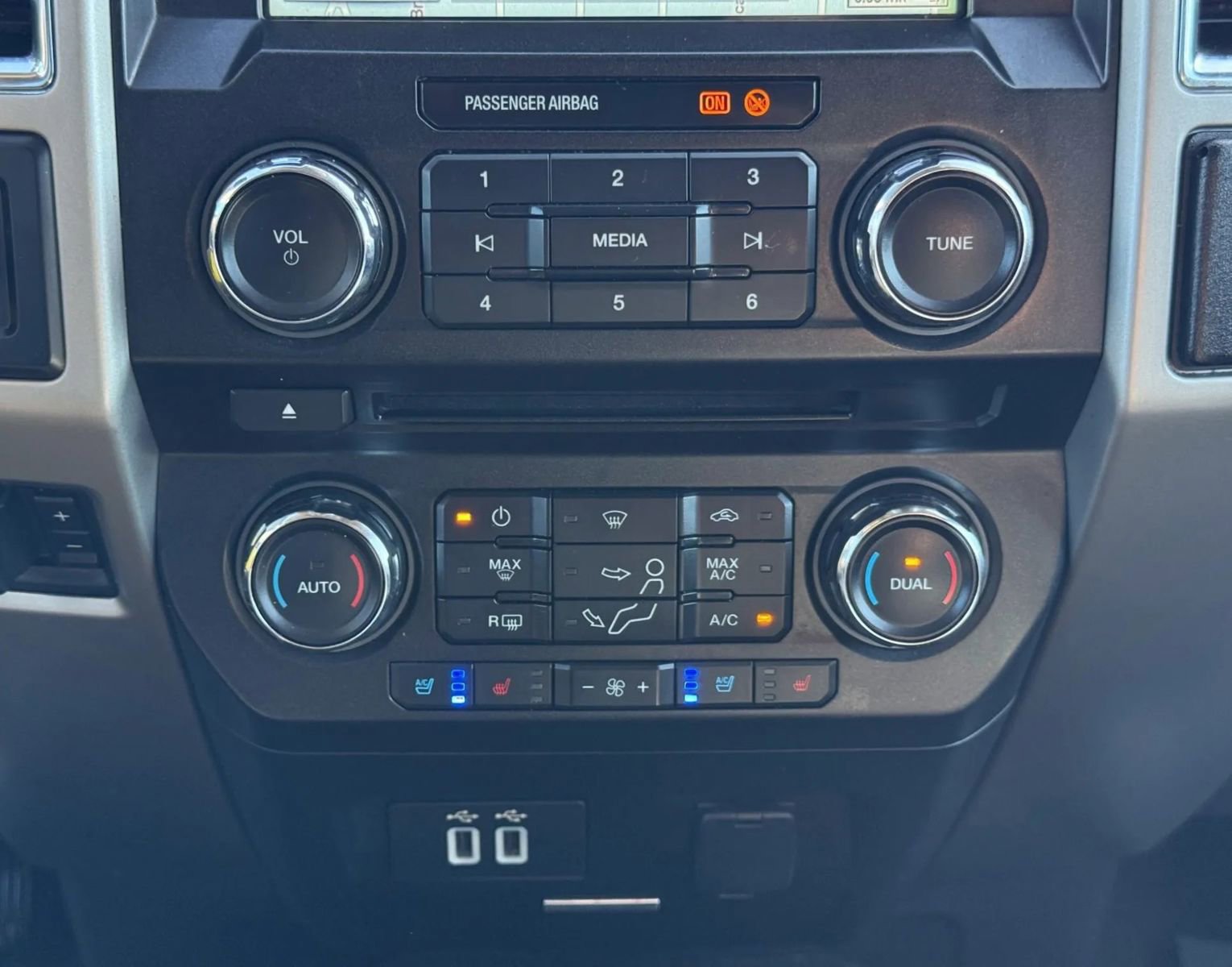 Used 2018 Ford F350 Lariat w/ Camper Package AWD/4WD image 19