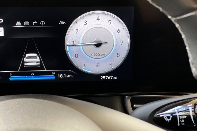Used 2025 Hyundai Elantra Limited FWD image 32