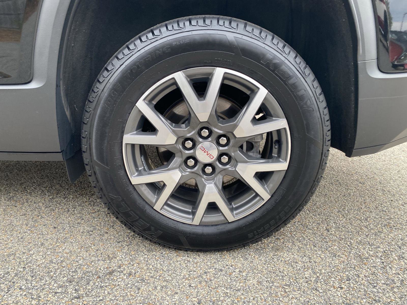 Used 2023 GMC Acadia SLE image 9