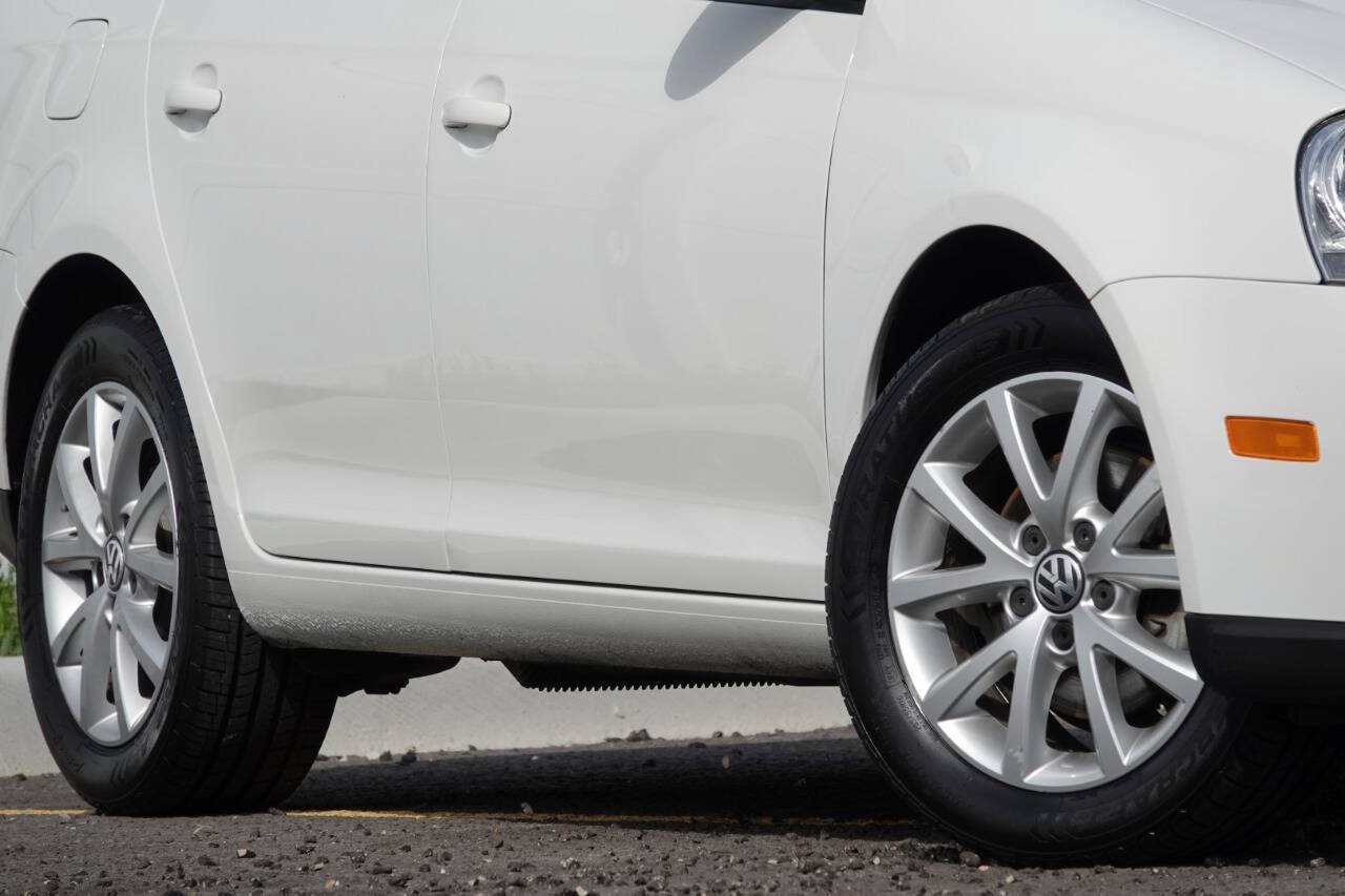 Used 2010 Volkswagen Jetta Limited Edition FWD image 35