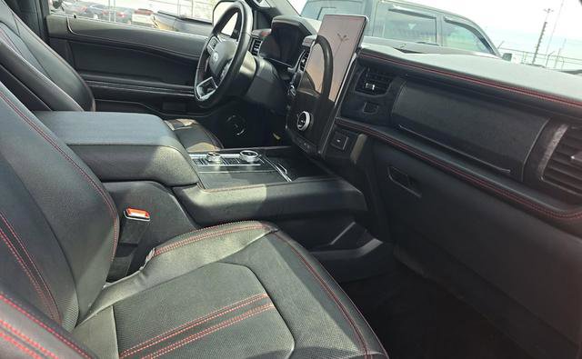 Used 2022 Ford Expedition Max Limited image 6