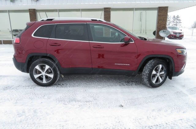 Used 2019 Jeep Cherokee Limited image 1