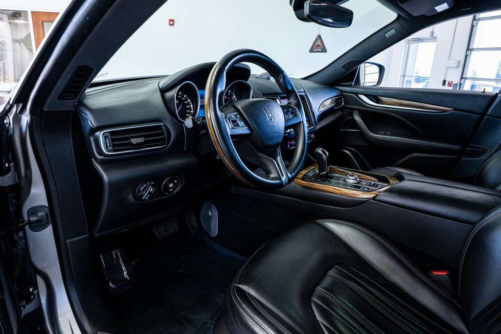 Used 2017 Maserati Levante w/ Luxury Package image 37