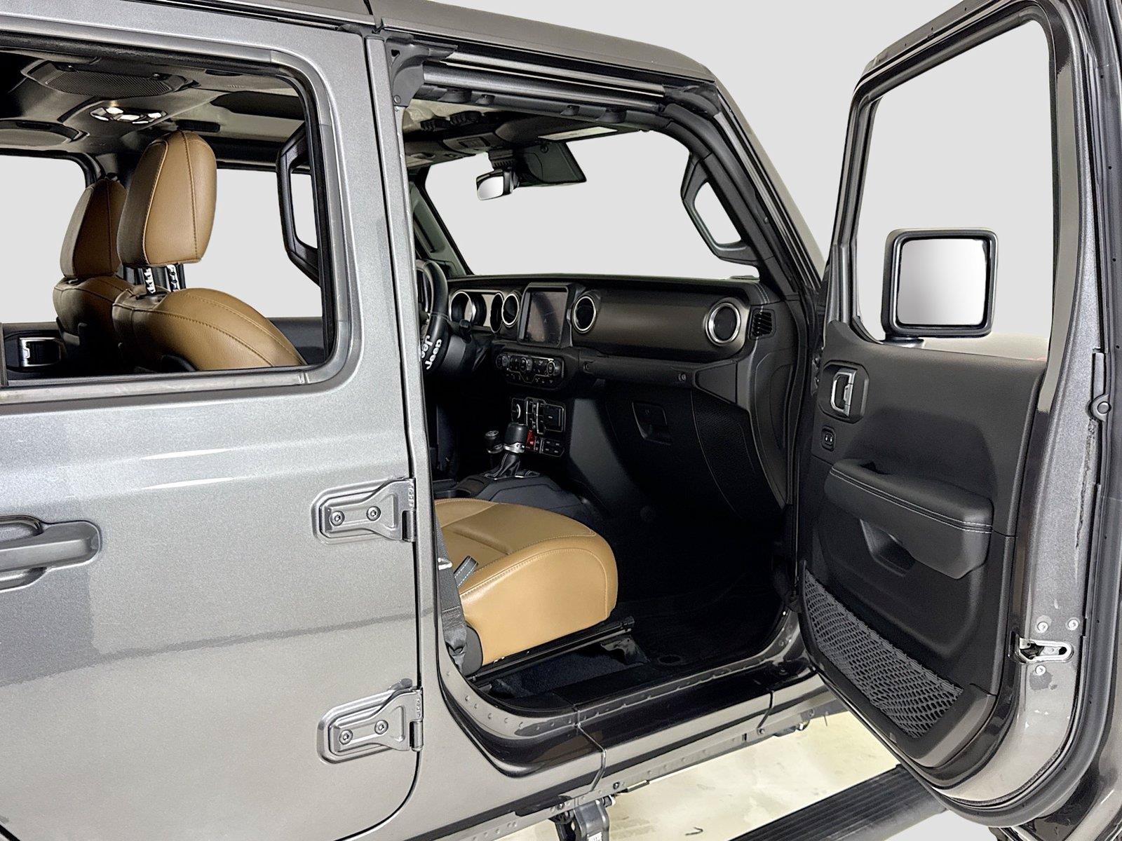 Used 2022 Jeep Gladiator Rubicon w/ Dual Top Group AWD/4WD image 28