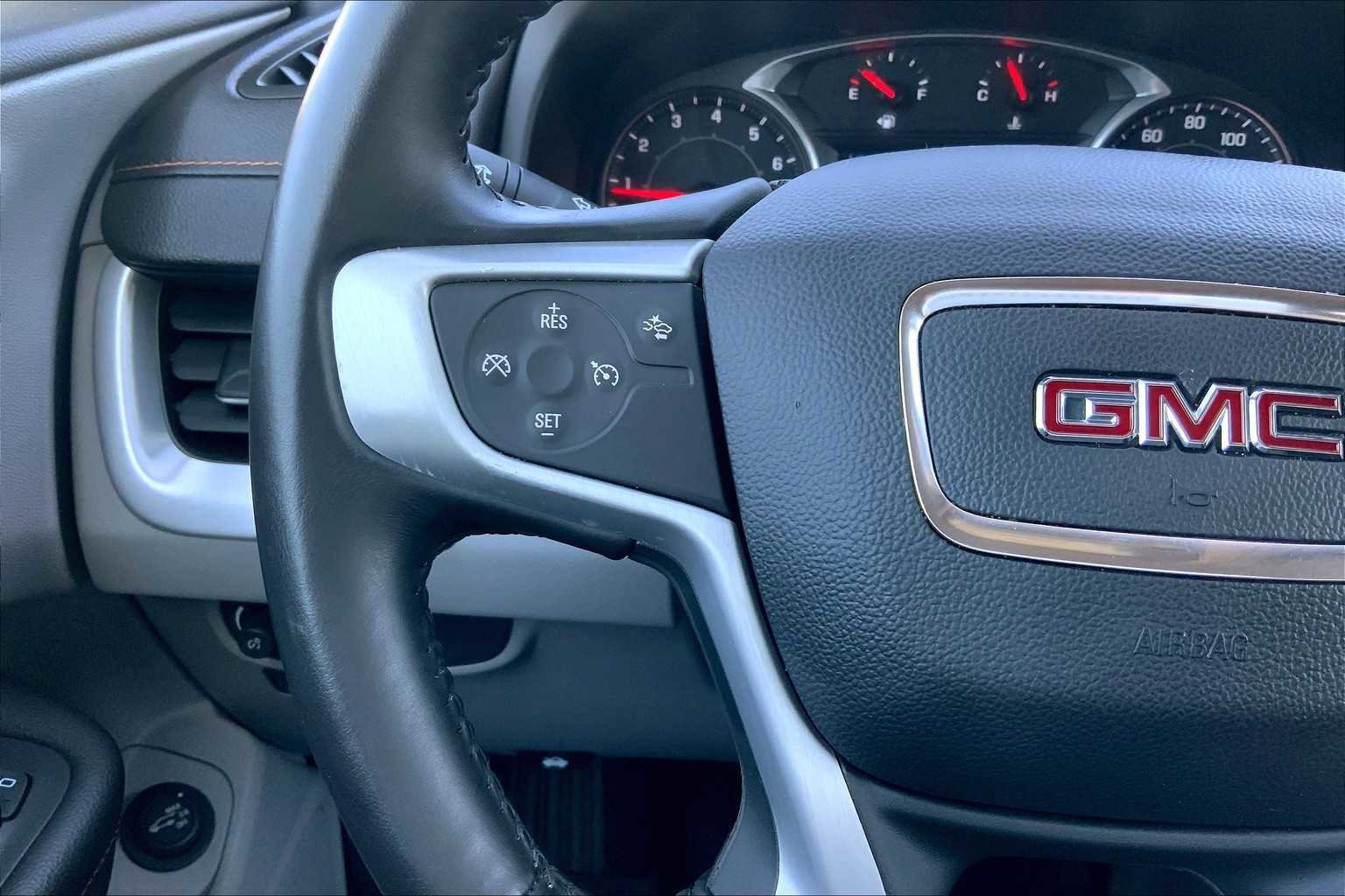 Used 2020 GMC Terrain SLE w/ Driver Convenience Package image 16