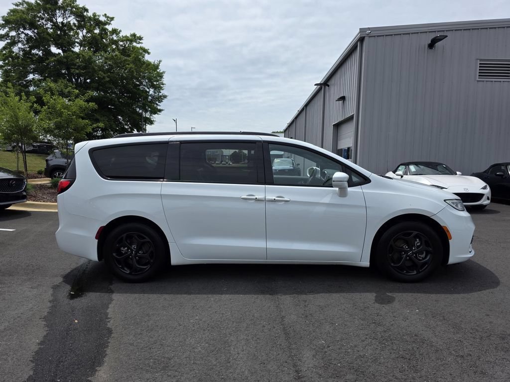 Used 2021 Chrysler Pacifica Limited w/ S Appearance Package FWD image 9