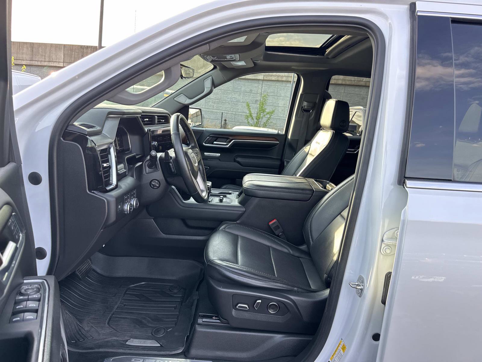 Used 2024 GMC Sierra 1500 Denali w/ Denali Reserve Package AWD/4WD image 20