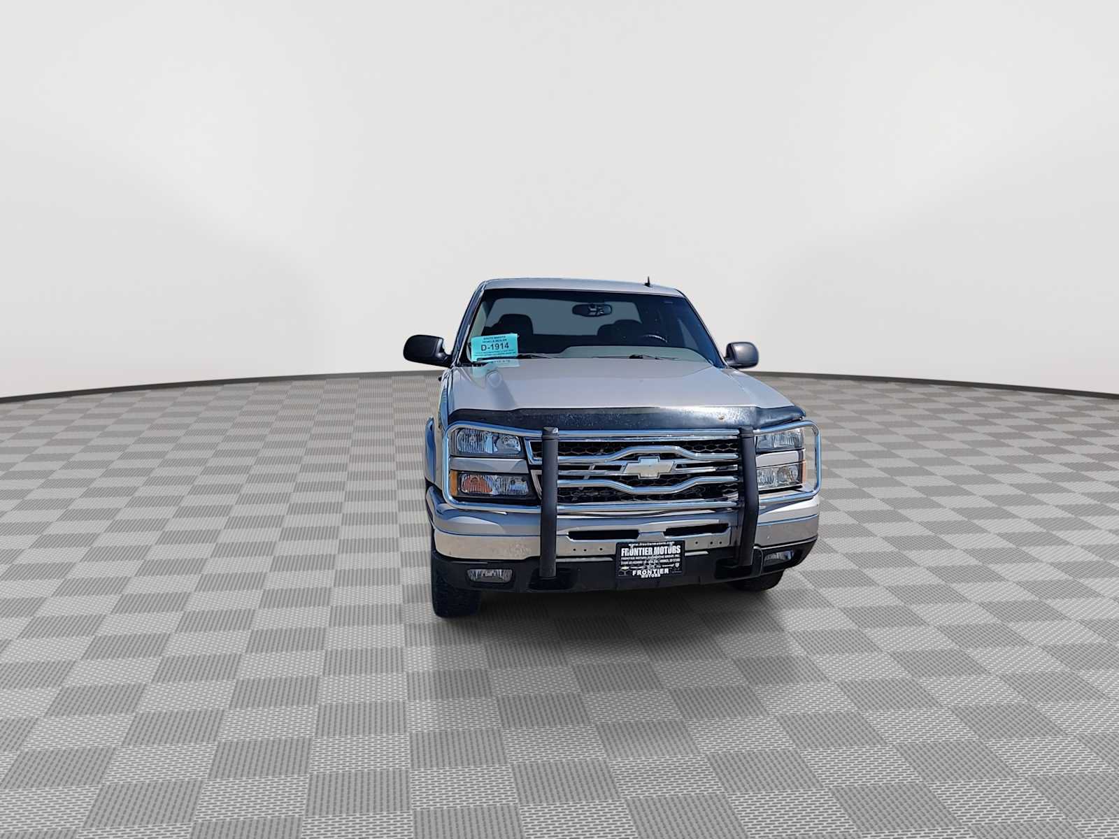 Used 2006 Chevrolet Silverado 1500 LT w/ Onstar Plus Package AWD/4WD image 3