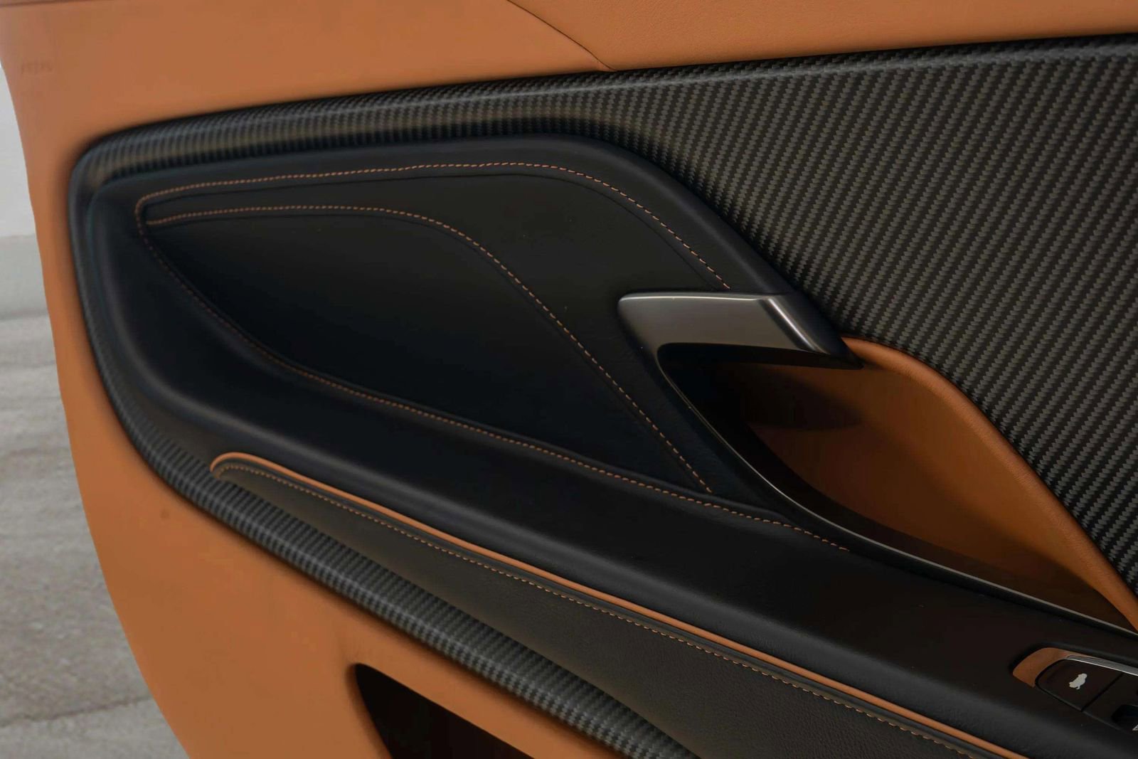 Used 2021 Aston Martin DBS Superleggera Volante image 30