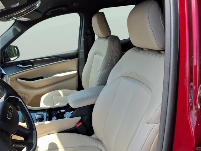 Used 2023 Jeep Grand Cherokee Limited AWD/4WD image 16