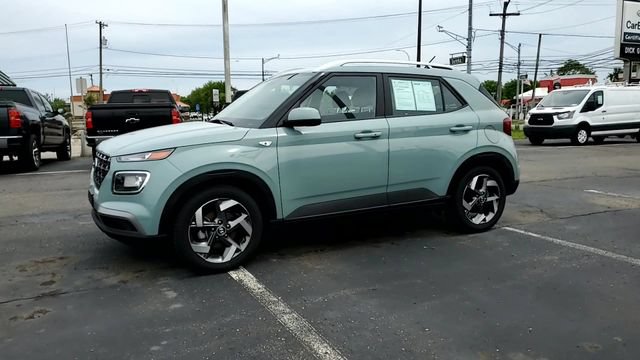 Used 2025 Hyundai Venue SEL FWD image 4