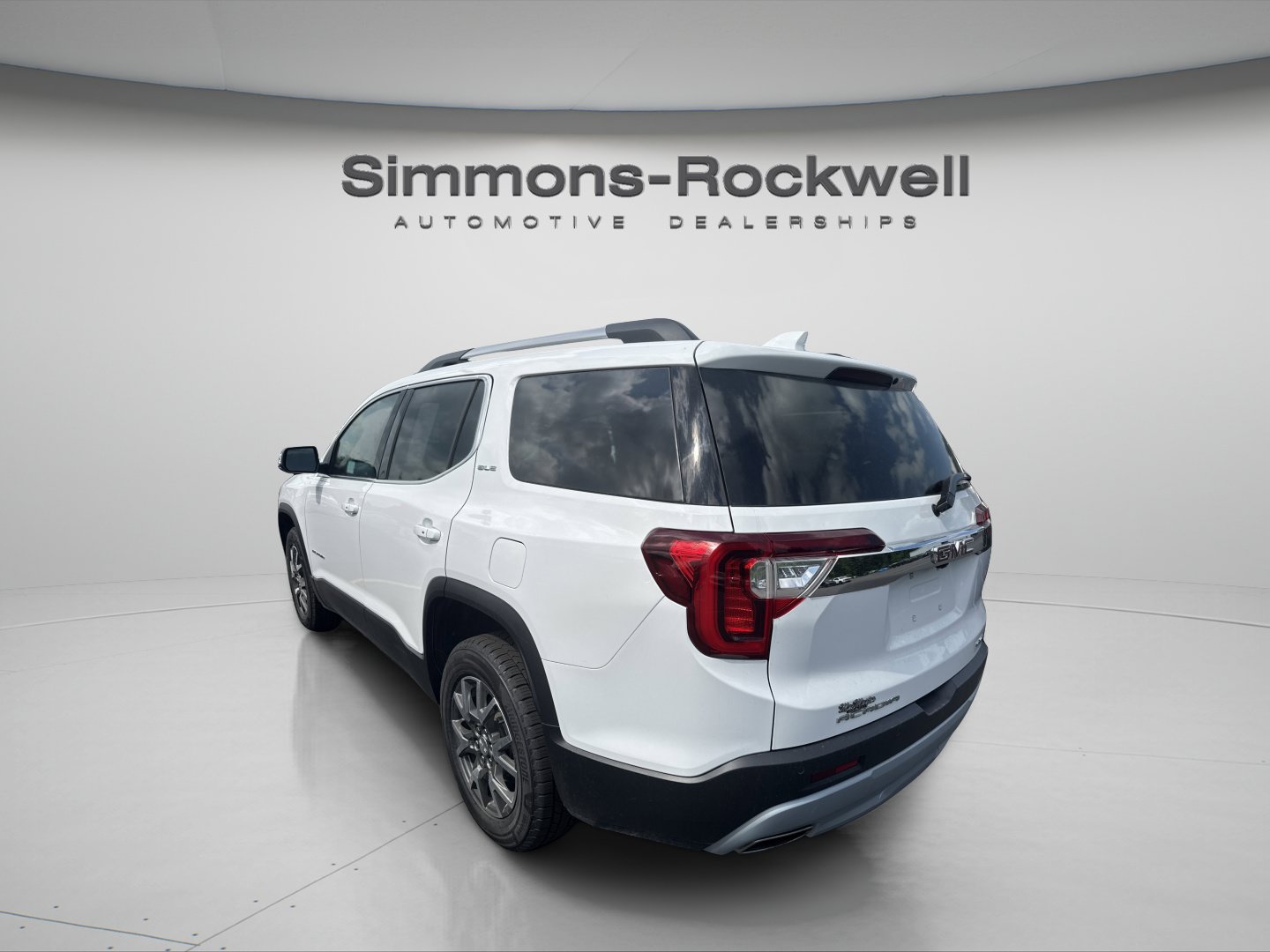Used 2022 GMC Acadia SLE w/ GMC Pro Grade Package AWD/4WD image 3
