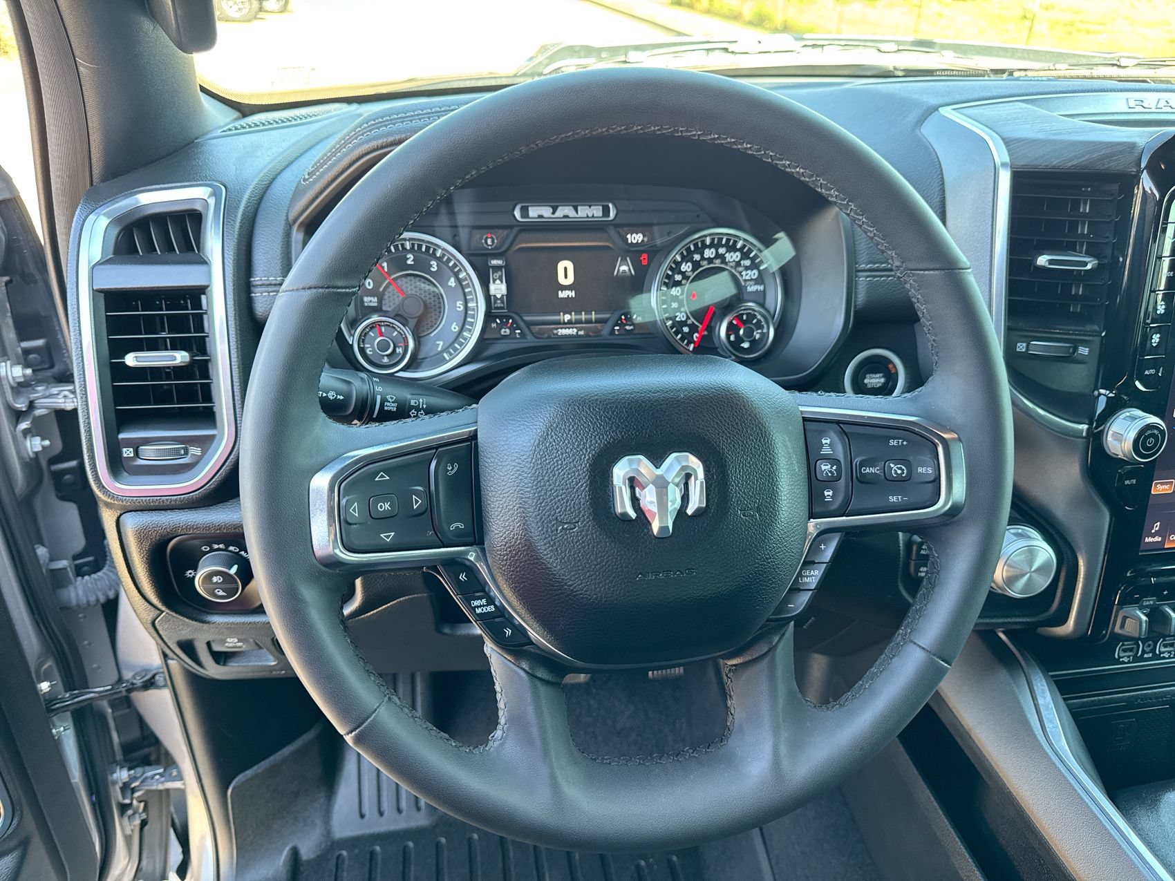 Used 2025 RAM 1500 Laramie w/ Sport Appearance Package AWD/4WD image 14