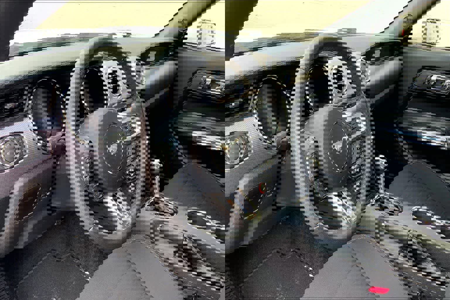 Used 2017 Ford Mustang EcoBoost image 3