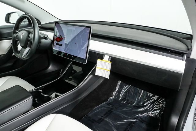Used 2019 Tesla Model 3 Standard Range Plus RWD image 21