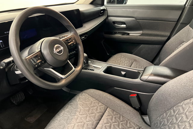 Used 2026 Nissan Kicks SV FWD image 15