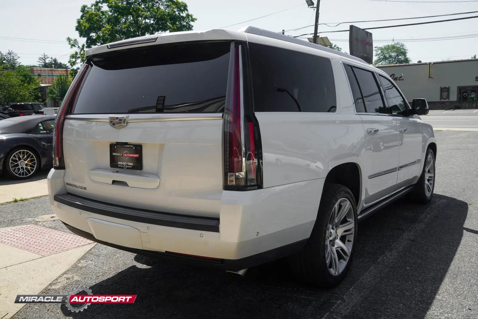 Used 2018 Cadillac Escalade ESV Premium Luxury AWD/4WD image 7