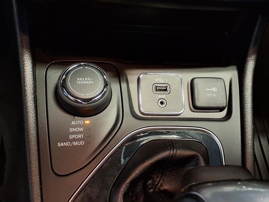 Used 2019 Jeep Cherokee Limited image 24