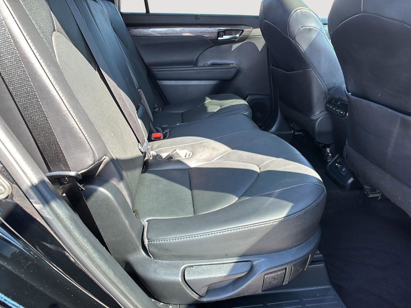 Used 2020 Toyota Highlander Limited image 13