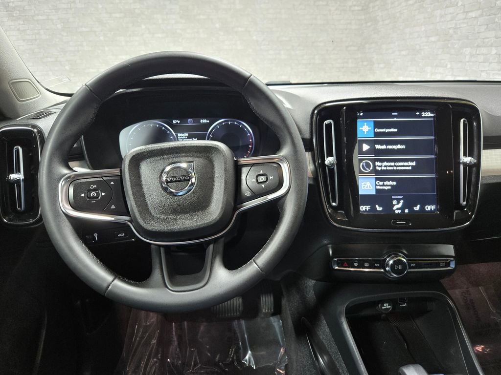 Used 2022 Volvo XC40 T5 Momentum AWD/4WD image 16