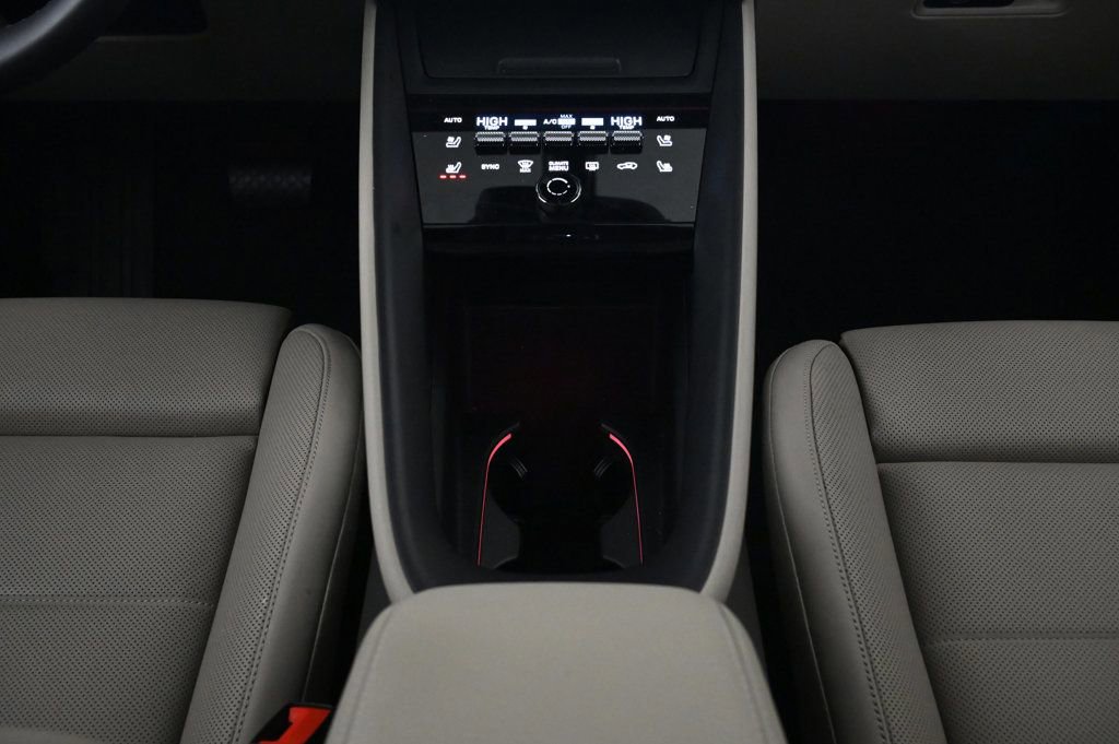 Certified 2025 Porsche Macan Electric image 17