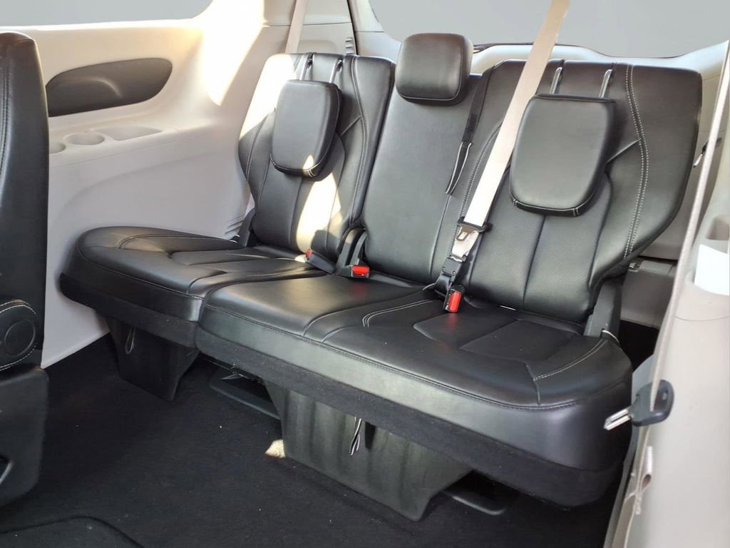 Used 2024 Chrysler Pacifica Touring-L FWD image 27