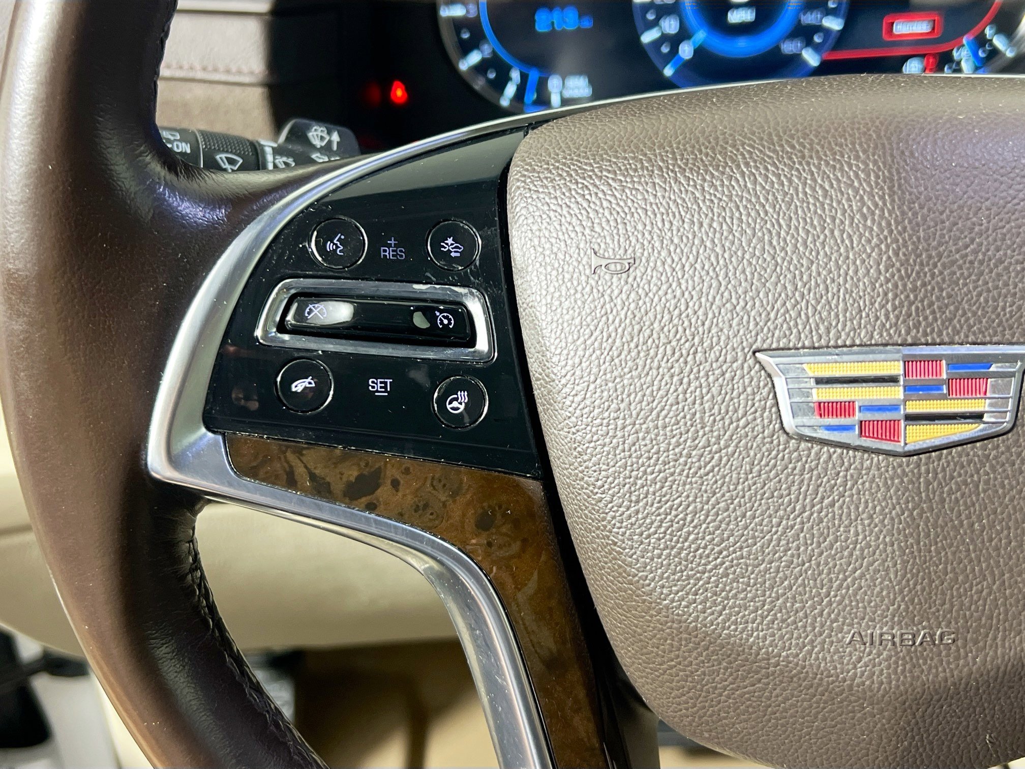 Used 2017 Cadillac Escalade ESV Luxury RWD image 18