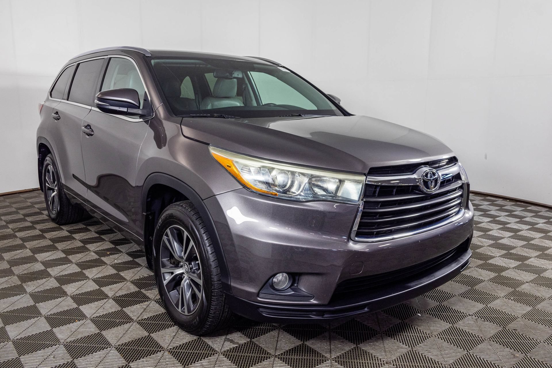 Used 2016 Toyota Highlander XLE AWD/4WD image 13