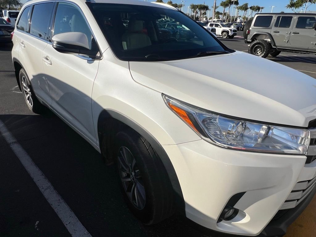Used 2018 Toyota Highlander XLE image 3