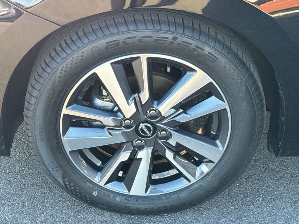 Used 2023 Nissan Versa SV image 24