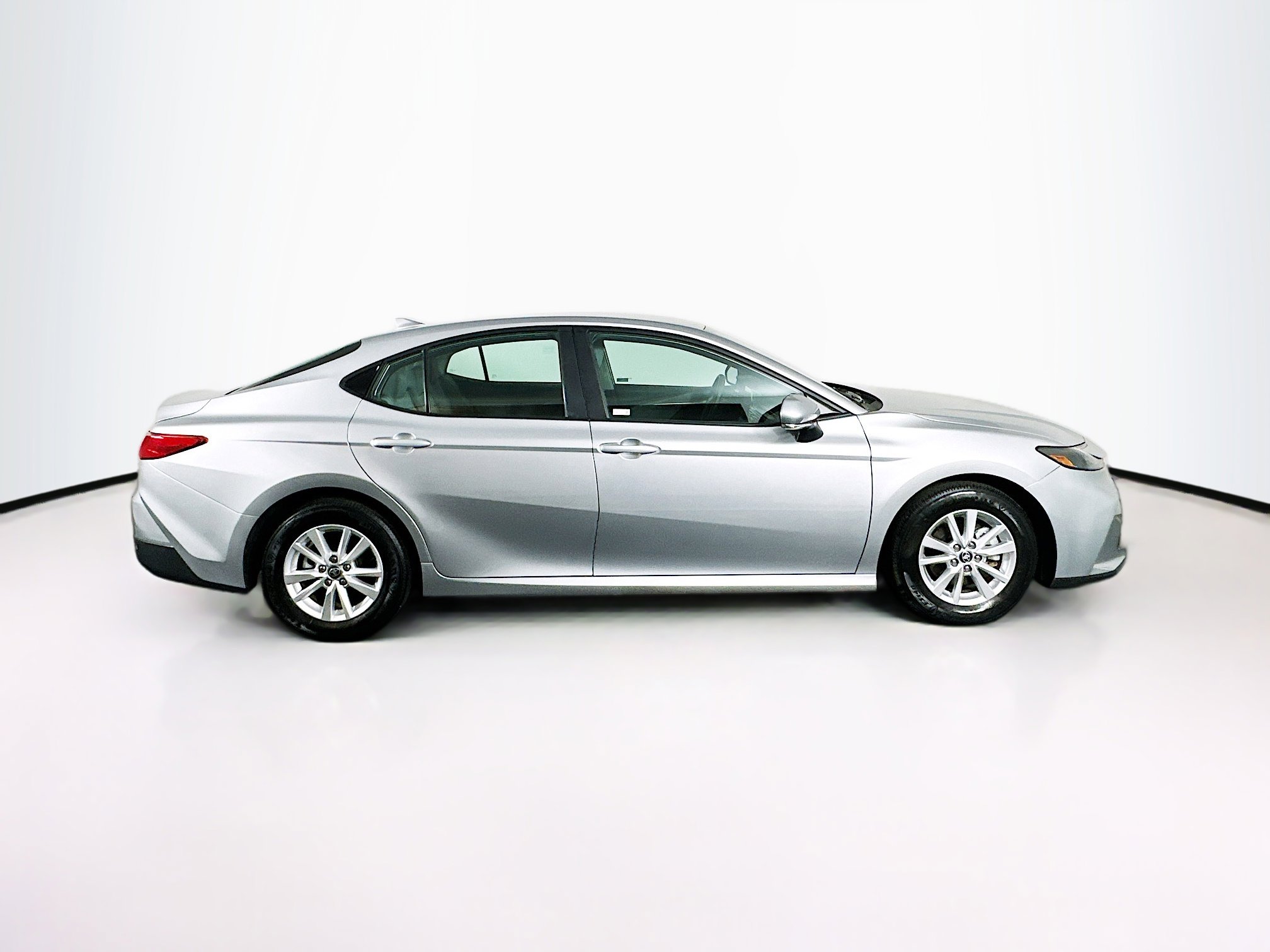Used 2025 Toyota Camry LE image 10