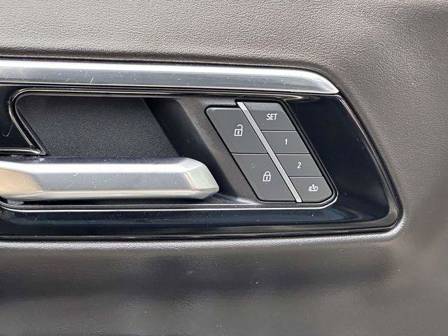 Used 2025 Chevrolet Suburban RST w/ Comfort Package AWD/4WD image 10