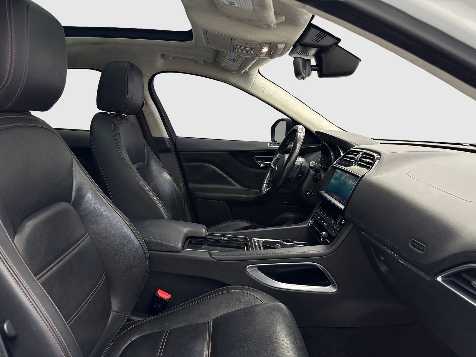 Used 2020 Jaguar F-PACE Prestige image 40